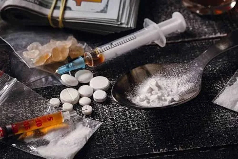 AADK Kedah menahan 23 individu termasuk seorang pelajar Tingkatan Enam selepas didapati positif dadah ketika pulang bercuti dari Thailand. Gambar hiasan