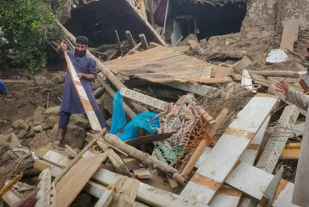 Lebih 1.2 juta orang mengalami gegaran kuat manakala laporan menunjukkan kerosakan besar di kawasan pergunungan terpencil.