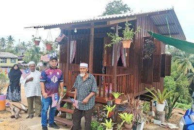 Replika rumah asal peneroka Felda di Felda Kerteh 1 dibina secara gotong-royong sebagai simbol keringat dan perjuangan generasi awal tanah rancangan sejak lebih empat dekad lalu.