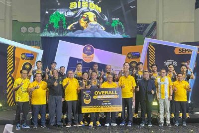Pemain, pengurusan Perak Bison meraikan kejayaan muncul juara Keseluruhan STL 2025 bersama Menteri Besar Perak, Datuk Seri Saarani Mohamad dan kepimpinan Persatuan Sepaktakraw Malaysia (PSM) pada Ahad.