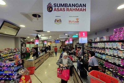 Perdana Menteri, Datuk Seri Anwar Ibrahim semalam mengumumkan pemberian sekali beri sebanyak RM100 kepada semua warganegara dewasa berusia 18 tahun ke atas melalui MyKad, di bawah program Sumbangan Asas Rahmah (SARA). Foto: Bernama