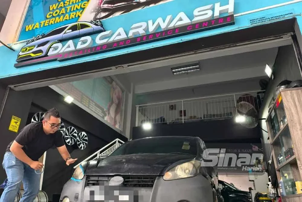 Berkat usaha tanpa putus asa, Ashwad berjaya dalam perniagaan pusat cucian kereta dinamakan Dad Carwash yang beroperasi di Pusat Komersial Ayer Keroh.