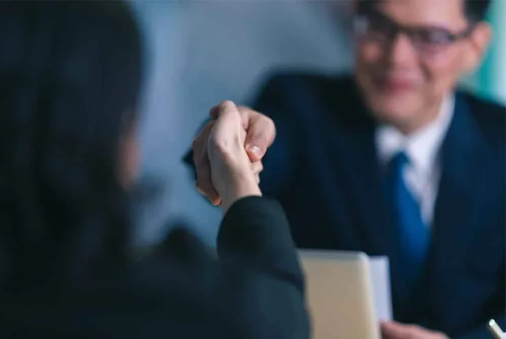 Kuasa boleh jadi nikmat, tapi dalam masa sama boleh jadi musibah kalau disalah guna. Foto hiasan 123RF