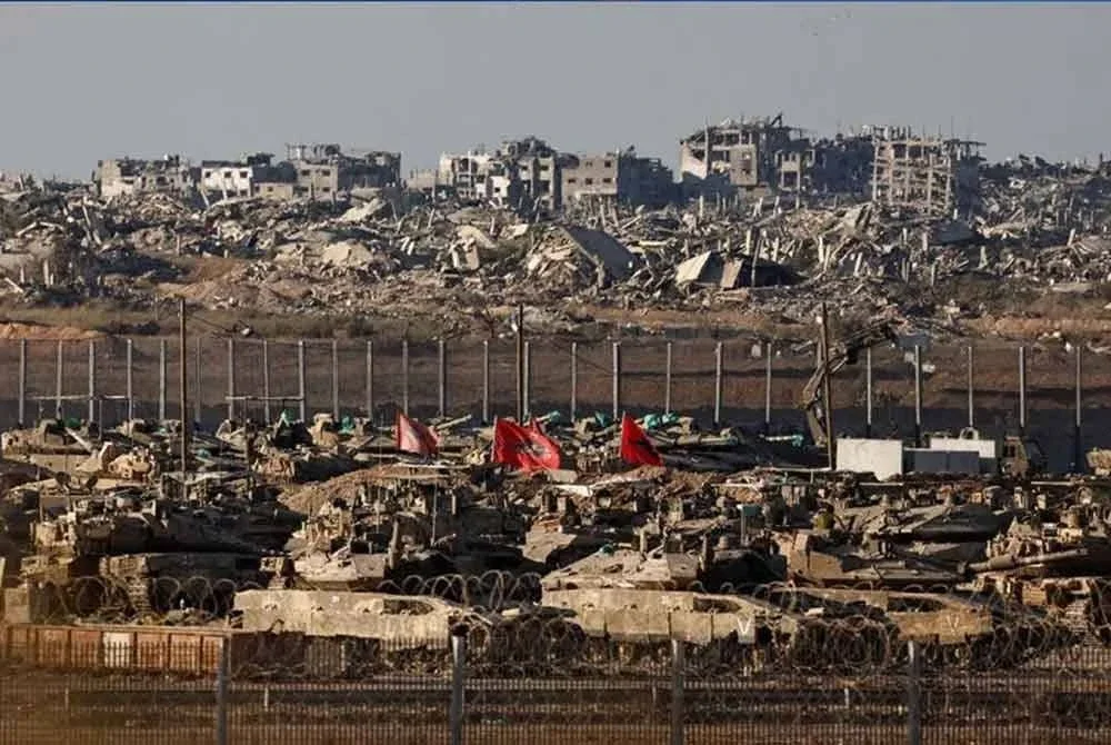 Israel menghantar kereta kebalnya lebih jauh ke dalam Bandaraya Gaza dan meletupkan kenderaan sarat bahan letupan di sebuah kawasan penempatan pada Isnin. Foto: Agensi