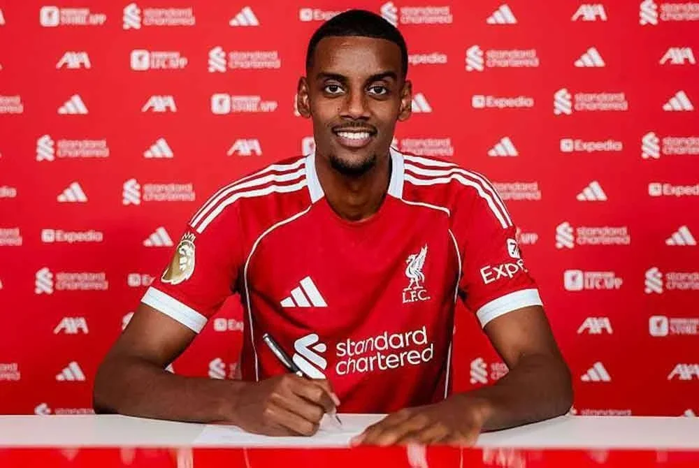 Isak menandatangan kontrak enam tahun bersama Liverpool. Foto LIVERPOOL FC