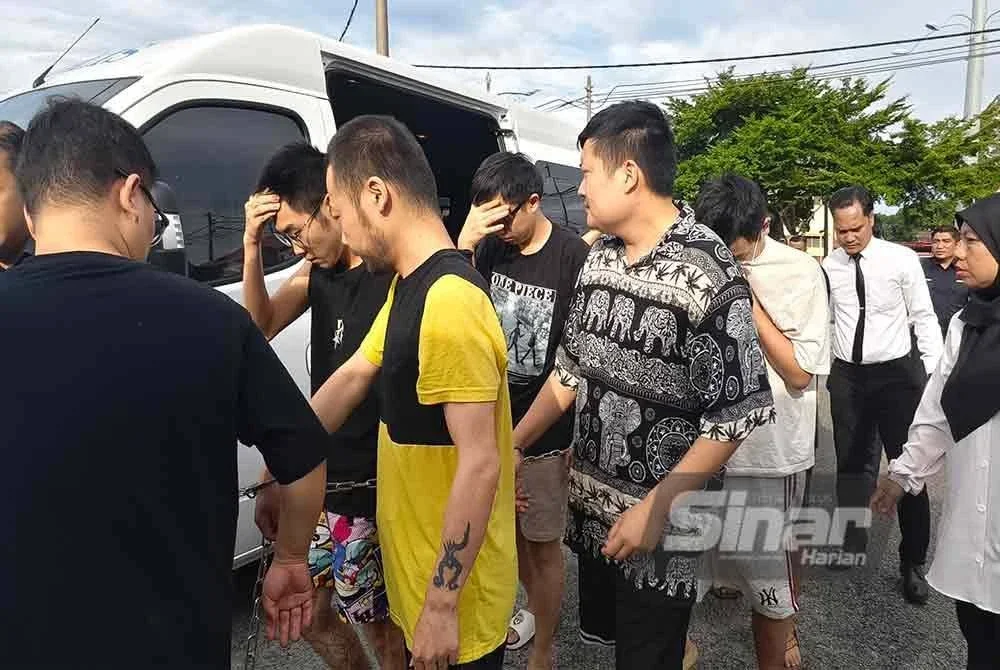 Kesemua 36 tertuduh dibawa polis ke Mahkamah Majistret Port Dickson untuk didakwa.