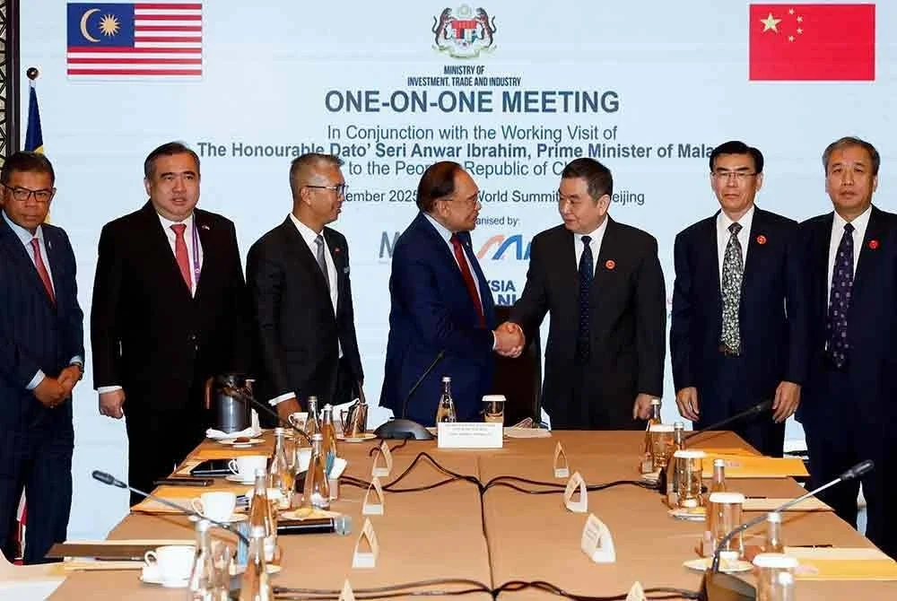 Anwar turut mengadakan pertemuan dengan barisan pimpinan Persatuan Industri Semikonduktor China (CSIA) diketuai oleh Pengerusi Chen Nanxiang yang juga Pengerusi Yangtze Memory Technologies. Foto Bernama