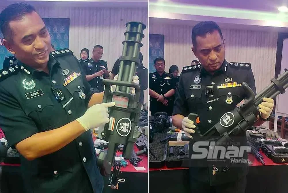 Berdasarkan siasatan awal, senjata api tiruan dan aksesori yang dirampas milik individu yang dibeli dari luar negara melalui platform jual beli dalam talian.