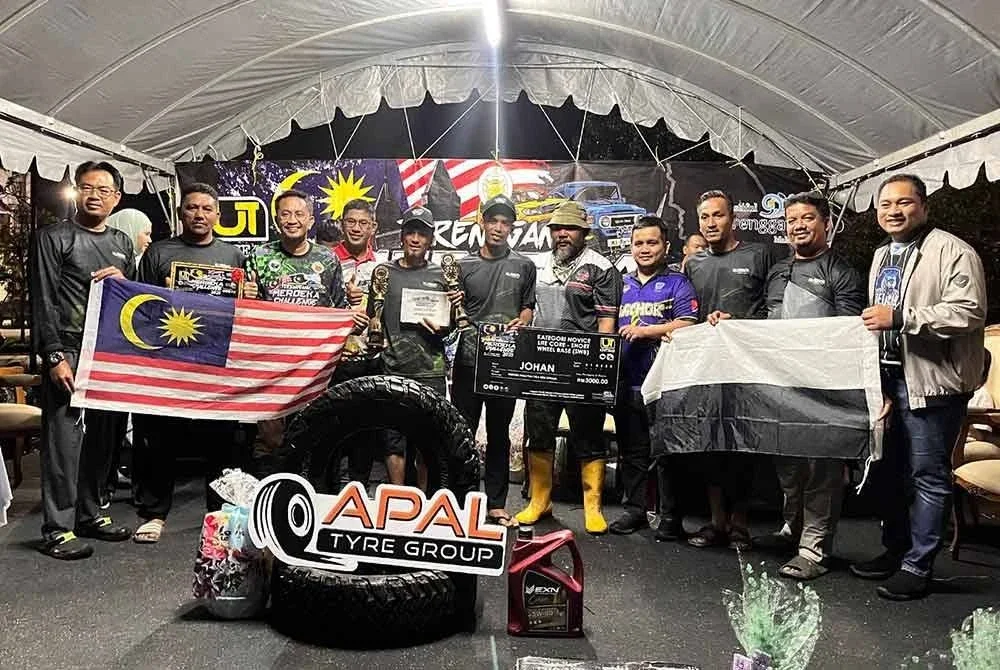 Pasukan Rubber Tipper yang rata-ratanya bekerja sebagai pemandu lori tipper angkut kayu getah menyandang juara kategori Short Wheel Base sempena Terengganu Merdeka 4x4 Challenge 2025.