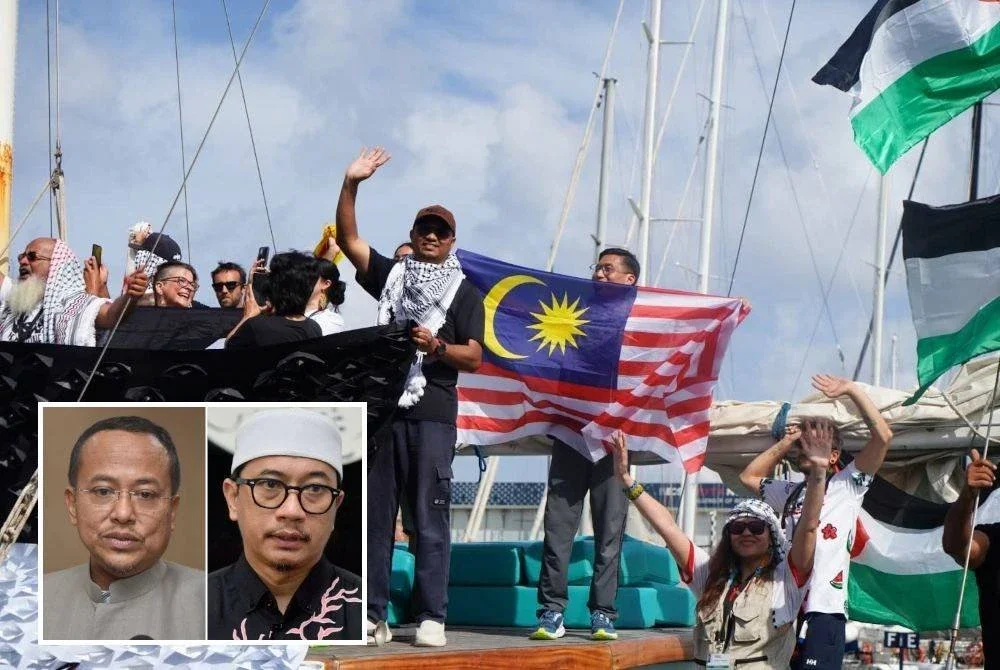 Sebahagian peserta misi Sumud Nusantara merakam gambar di Pelabuhan Barcelona, Sepanyol bagi menyertai Global Sumud Flotilla (GSF) ke Gaza. Foto: Sumud Nusantara Official (Gambar kecil: Ahmad Samsuri (kiri), Muhammad Khalil)