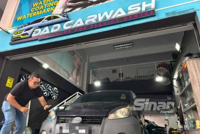 Berkat usaha tanpa putus asa, Ashwad berjaya dalam perniagaan pusat cucian kereta dinamakan Dad Carwash yang beroperasi di Pusat Komersial Ayer Keroh.