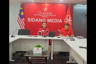 Mohamed Azmin ketika sidang media berkaitan Perhimpunan Agung Tahunan (PAT) Bersatu ke-8 pada Selasa. 