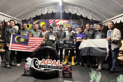 Pasukan Rubber Tipper yang rata-ratanya bekerja sebagai pemandu lori tipper angkut kayu getah menyandang juara kategori Short Wheel Base sempena Terengganu Merdeka 4x4 Challenge 2025.