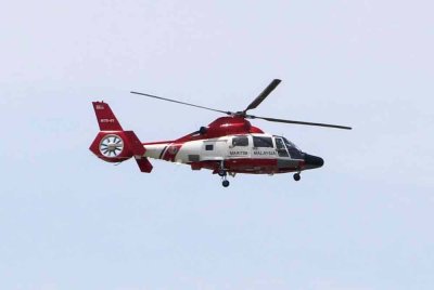 Helikopter Maritim Malaysia yang digunakan dalam operasi mencari mangsa.