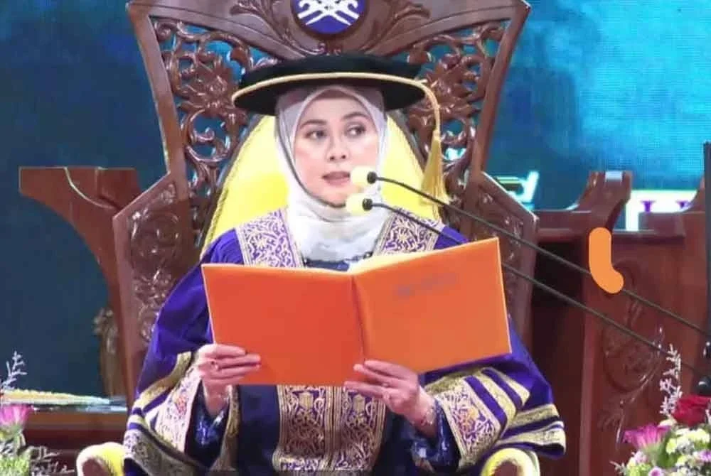 Tengku Permaisuri Selangor, Tengku Permaisuri Hajah Norashikin berkenan bertitah sempena Istiadat Konvokesyen UiTM ke-102 di Dewan Agung Tuanku Canselor, UiTM Shah Alam pada Rabu.