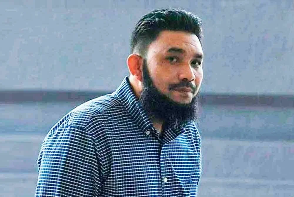 Blogger kontroversi, Papagomo dilepaskan dan dibebaskan oleh Mahkamah Sesyen Kuala Lumpur pada Rabu atas satu pertuduhan menyebut kata-kata menghasut antaranya mengaitkan kerajaan pro kepada Israel dan Barat dua tahun lalu.