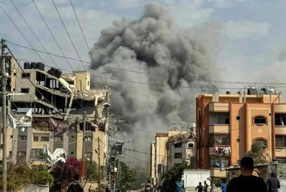 Sekurang-kurangnya 95 rakyat Palestin terbunuh dalam serangan berterusan Israel di Gaza sejak awal pagi Selasa - Foto: Reuters