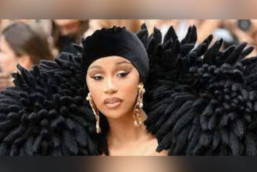 Penyanyi rap, Cardi B, memenangi perbicaraan sivil di California berhubung dakwaan kecederaan fizikal.