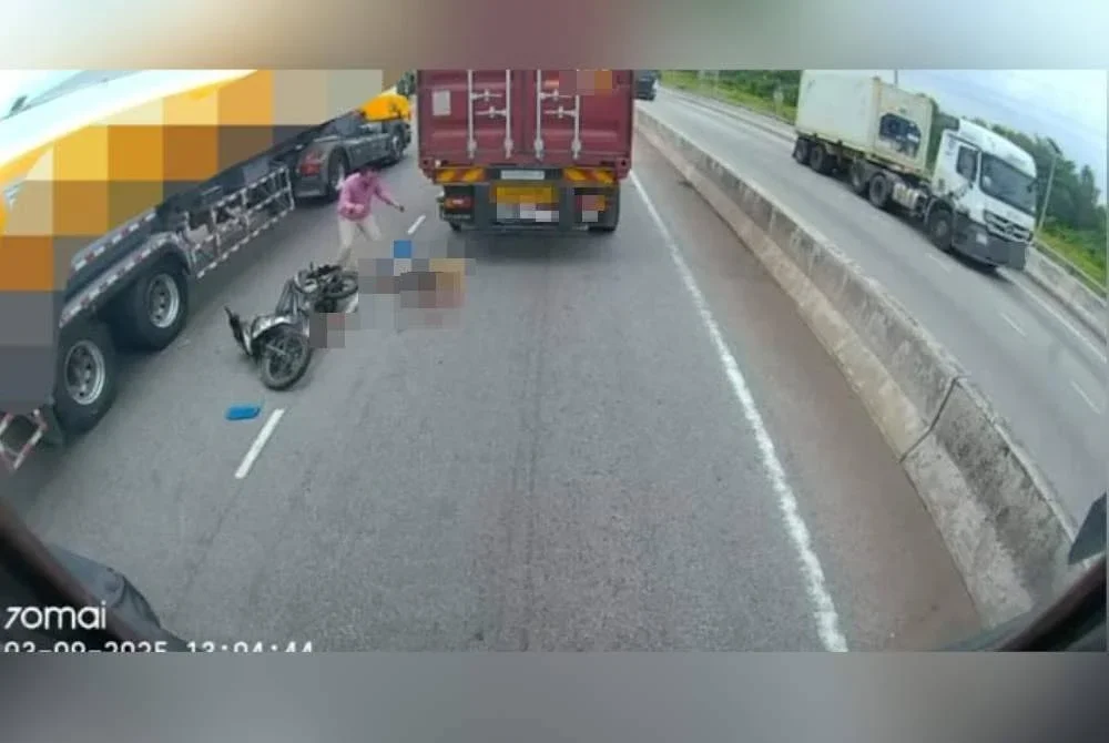 Insiden pilu yang dirakam menerusi kamera papan pemuka sebuah kenderaan sebelum didapati tular di media sosial itu memaparkan lelaki terbabit berusaha menarik jasad isterinya sebaik mangsa digilis.