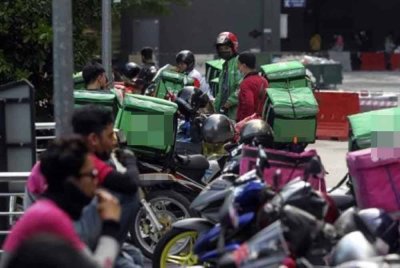 RUU Pekerja Gig 2025 diluluskan di Dewan Rakyat, memberi perlindungan undang-undang kepada lebih 1.2 juta pekerja gig Malaysia termasuk e-hailing dan penghantaran makanan. Gambar hiasan