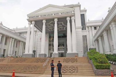 Pakar patologi yang menjalankan bedah siasat ke atas Zara Qairina Mahathir dijadual memberi keterangan pada hari pertama prosiding inkues yang bermula 2 petang hari ini.