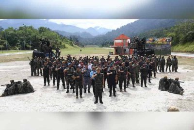 Seramai 56 pegawai dan anggota daripada pasukan elit Polis Diraja Malaysia (PDRM) serta Angkatan Tentera Malaysia (ATM) berjaya menamatkan Kursus Counter Terrorist Team (CTT) dan Kursus Sniper 69 Komando siri 1/2025 pada Rabu.