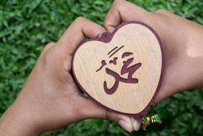 SIFAT ummi bukan tanda Nabi Muhammad SAW kurang cerdik, sebaliknya, ia tanda Baginda bebas daripada pengaruh budaya atau buku orang lain. -Gambar hiasan/ Foto: CANVA