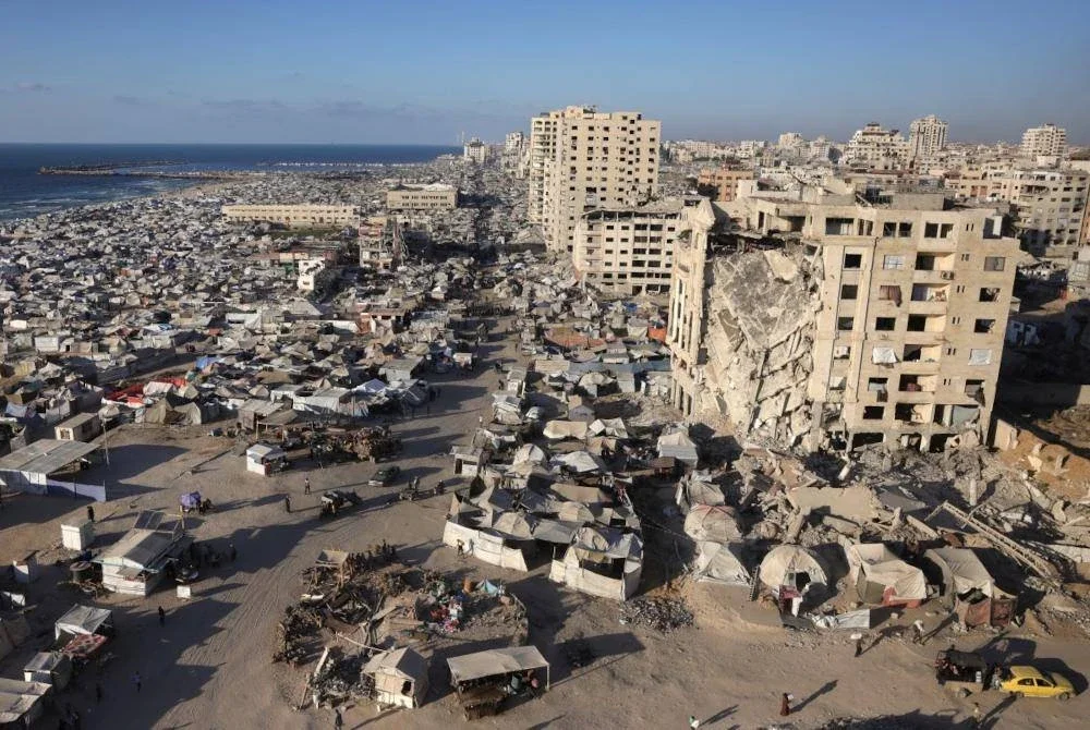 Kebanyakan penduduk Palestin berlindung di khemah sementara di kawasan tepi pantai di tengah Gaza. Foto AFP 