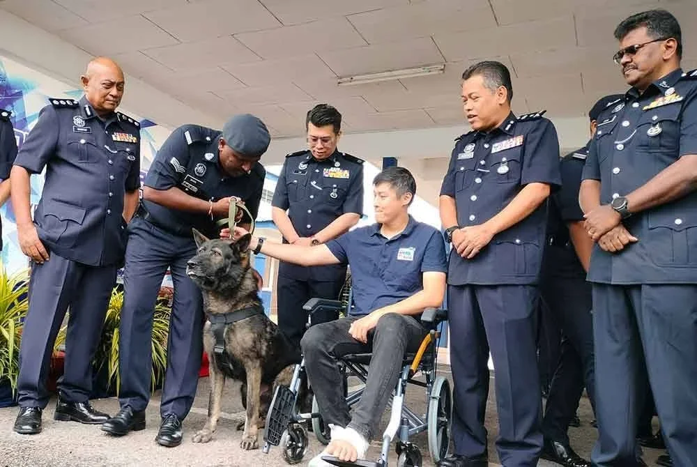 Keakraban Goran dan Shivabalan terserlah semasa penyerahan dilakukan kepada pemilik baharu.