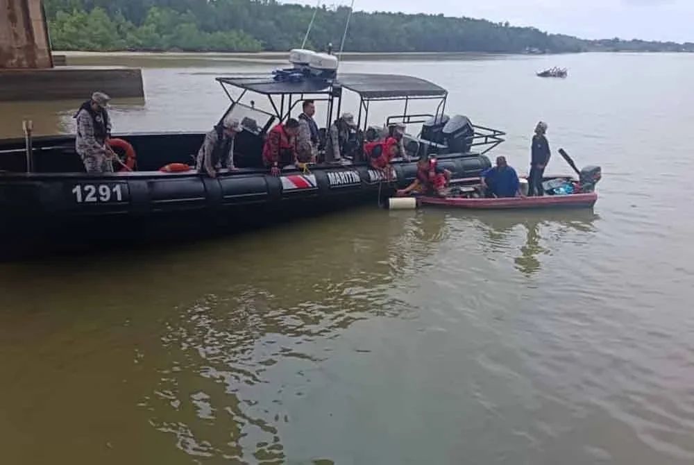 Operasi pencarian mangsa sedang dijalankan.