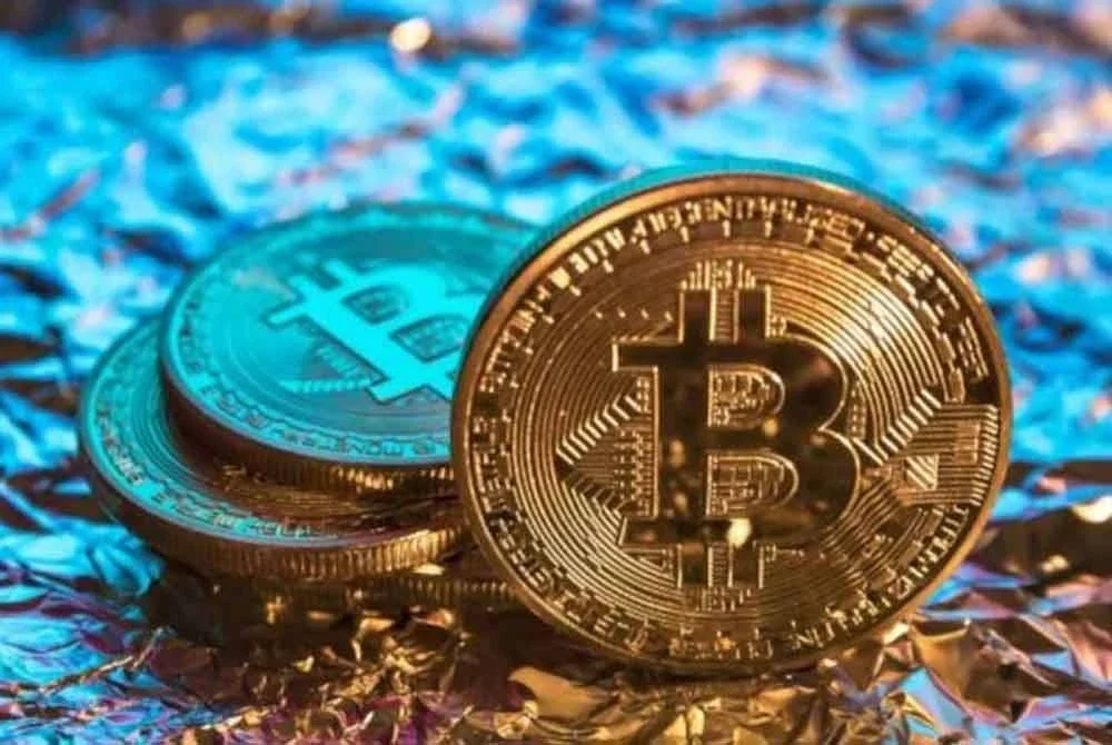 Tujuh lelaki warga China masing-masing didenda RM5,000 selepas mengaku bersalah atas pertuduhan menipu melalui aplikasi pelaburan kripto di Iskandar Puteri, bulan lalu. - Gambar hiasan