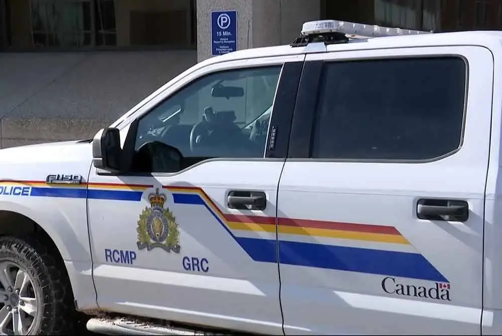 Suspek terbunuh dalam perlanggaran dengan kenderaan RCMP yang sedang bertindak balas terhadap insiden tersebut.
