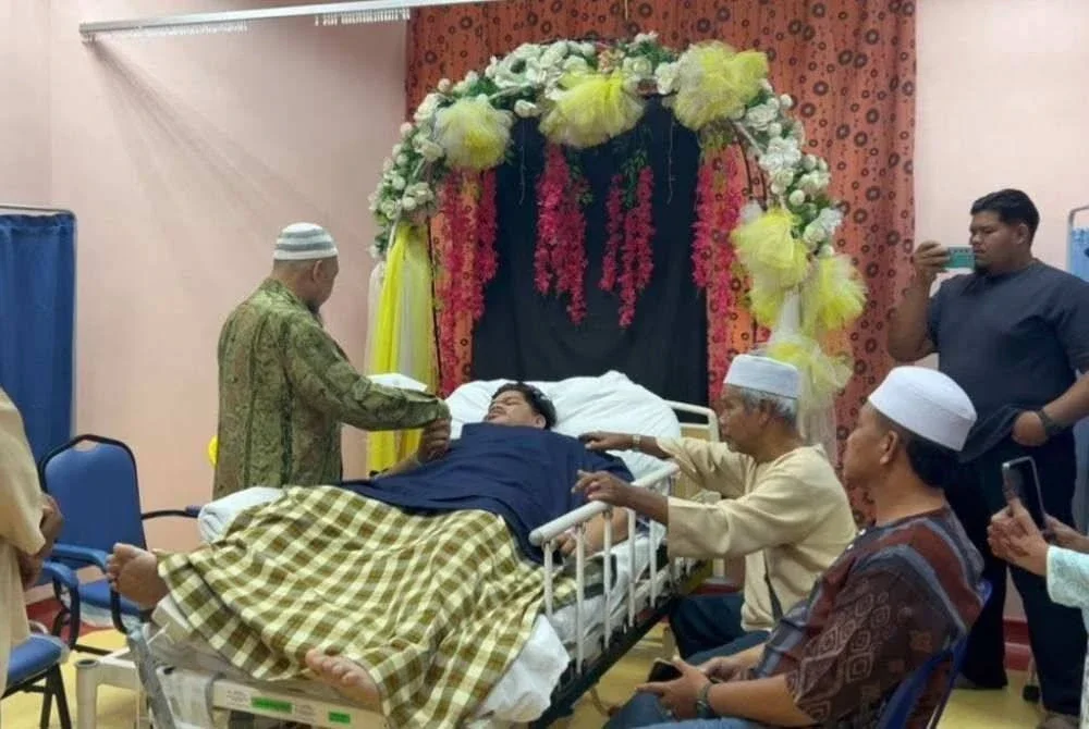 Acara akad nikah berlangsung dalam keadaan Che Muhammad Rifqi Danial terlantar kerana kemalangan jalam raya.
