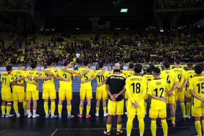 Pemain Malaysia selepas perlawanan antarabangsa Tier 1 di antara Malaysia menentang Singapura di Stadium Nasional Bukit Jalil hari ini. Foto Bernama