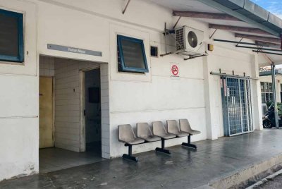 Suasana lengang di Unit Forensik dan bilik mayat HPD bagi proses bedah siasat dua kanak-kanak yang meninggal dunia akibat lemas selepas kereta dinaiki mereka menggelongsor masuk ke Sungai Linggi.