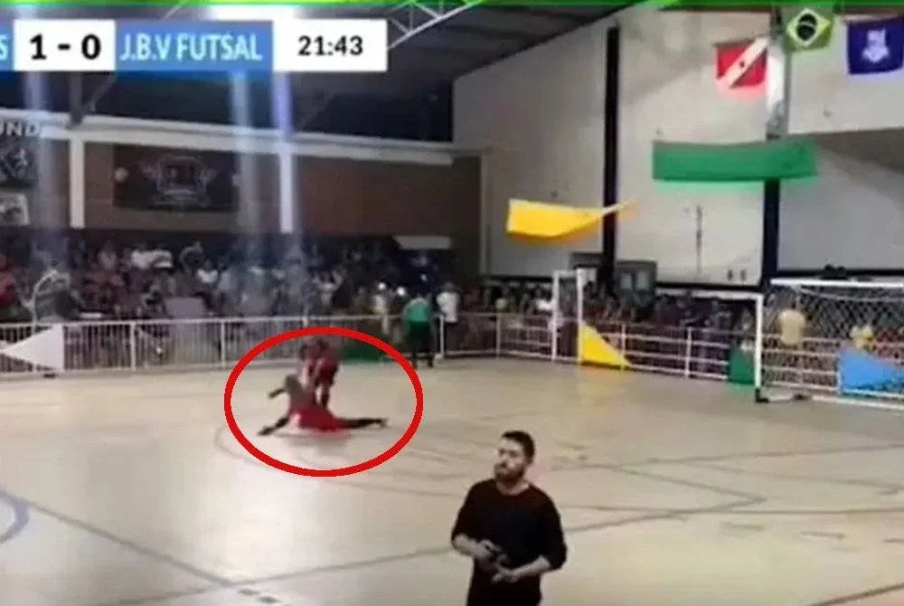 Antonio rebah selepas menyelamatkan sepakan penalti.