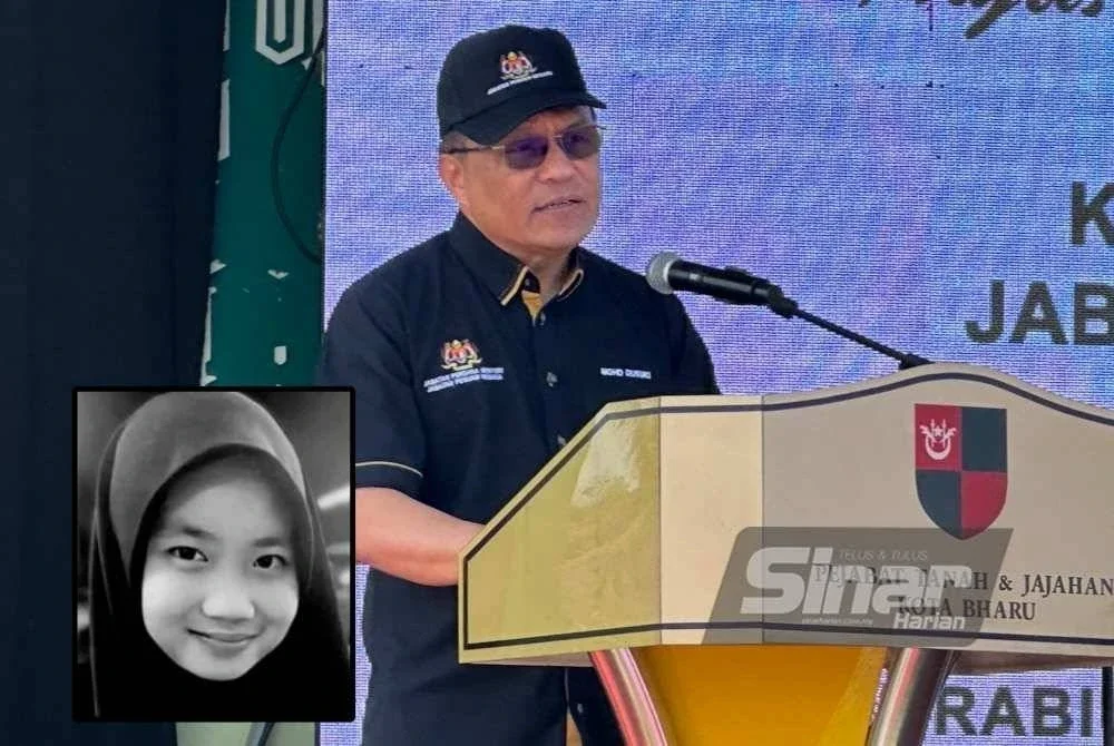 Mohd Dusuki bercakap ketika Majlis Penyerahan Infrastruktur Awam, Program Kampung Angkat Madani, Jabatan Peguam Negara 2025 di Kampung Padang Tembak pada Sabtu.Foto SINAR HARIAN - ADILA SHARINNI WAHID
(Gambar kecil: Zara Qairina)