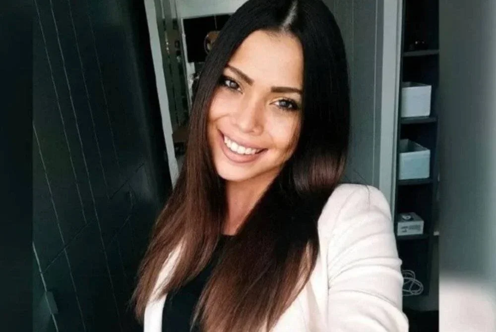 Ivana Esther Robert Smit.