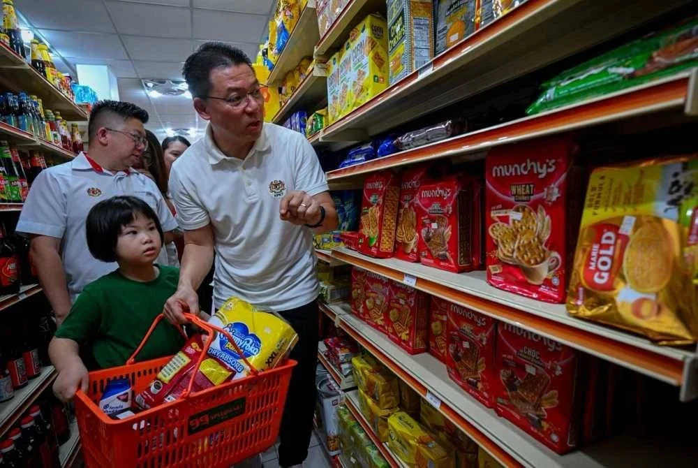 Kor Ming menyalurkan bantuan SARA kepada 28 kanak-kanak kurang bernasib baik daripada sebuah pertubuhan berpusat di Ipoh dengan membawa mereka membeli barangan keperluan harian di pasar raya 99 Speedmart.