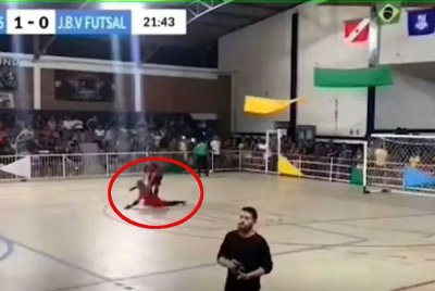 Antonio rebah selepas menyelamatkan sepakan penalti.