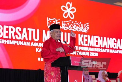Hamzah berucap sebelum merasmikan Perhimpunan Agung Tahunan (PAT) Sayap-Sayap Bersatu sempena PAT Bersatu di IDCC Shah Alam, pada Sabtu. Foto SINAR HARIAN/MOHD HALIM ABDUL WAHID