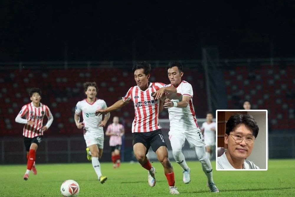 Pemain Seoul Phoenix menghalang kemaraan KRW daripada melepasi pertahanan mereka.Foto kecil: Sang-Jin