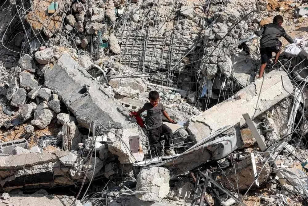 Sekurang-kurangnya 67 penduduk Palestin terbunuh pada Sabtu dalam serangan udara Israel ke atas kawasan bantuan dan zon yang sebelum ini ditandai sebagai “selamat” oleh tentera Israel. Foto fail AFP