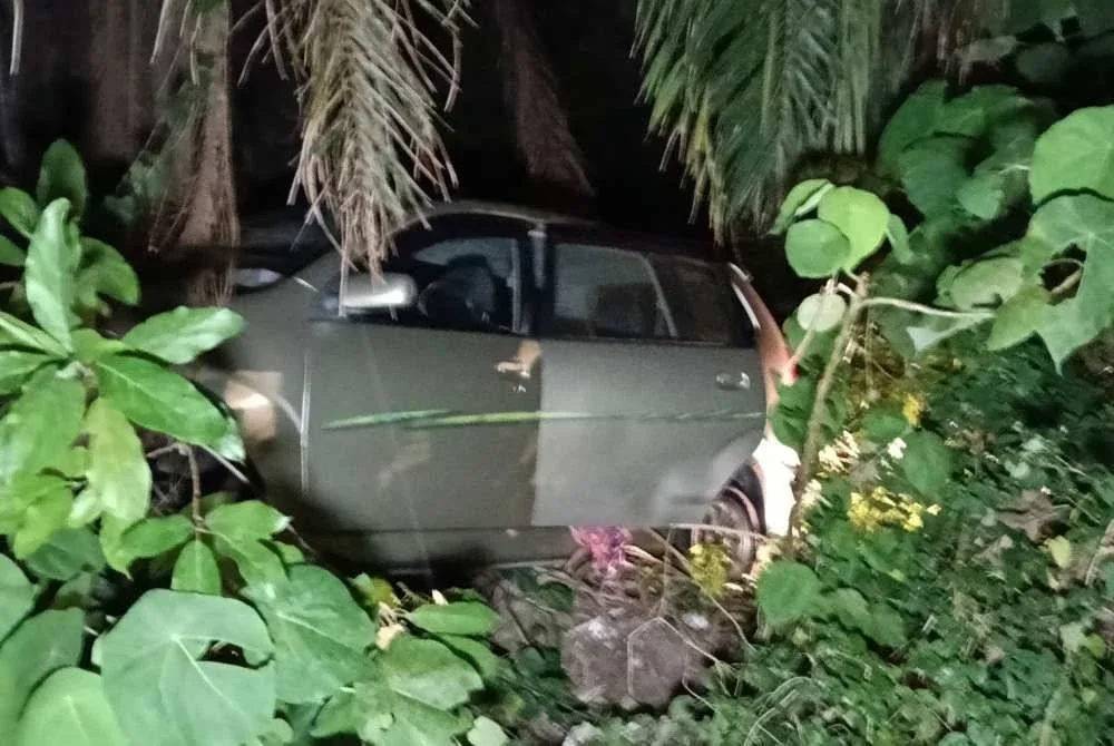 Satu mayat wanita belum dikenal pasti identitinya ditemukan dalam kereta dipandu suspek.