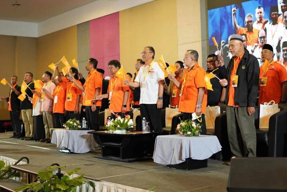 Konvensyen Konvensyen Amanah Negeri Perak 2025 bertemakan 'Menang Bersama' dirasmikan Dr Dzulkefly (depan, tiga dari kanan) di Pusat Konvensyen Casuarina, Ipoh pada Ahad. Foto: Amanah Perak
