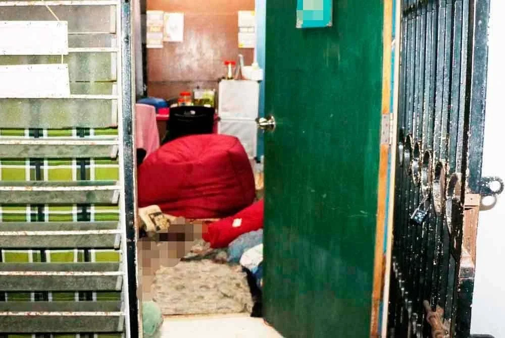 Seorang lelaki cedera di leher akibat dikelar rakan serumah selepas perselisihan faham di Taman Rasah Jaya, Seremban.