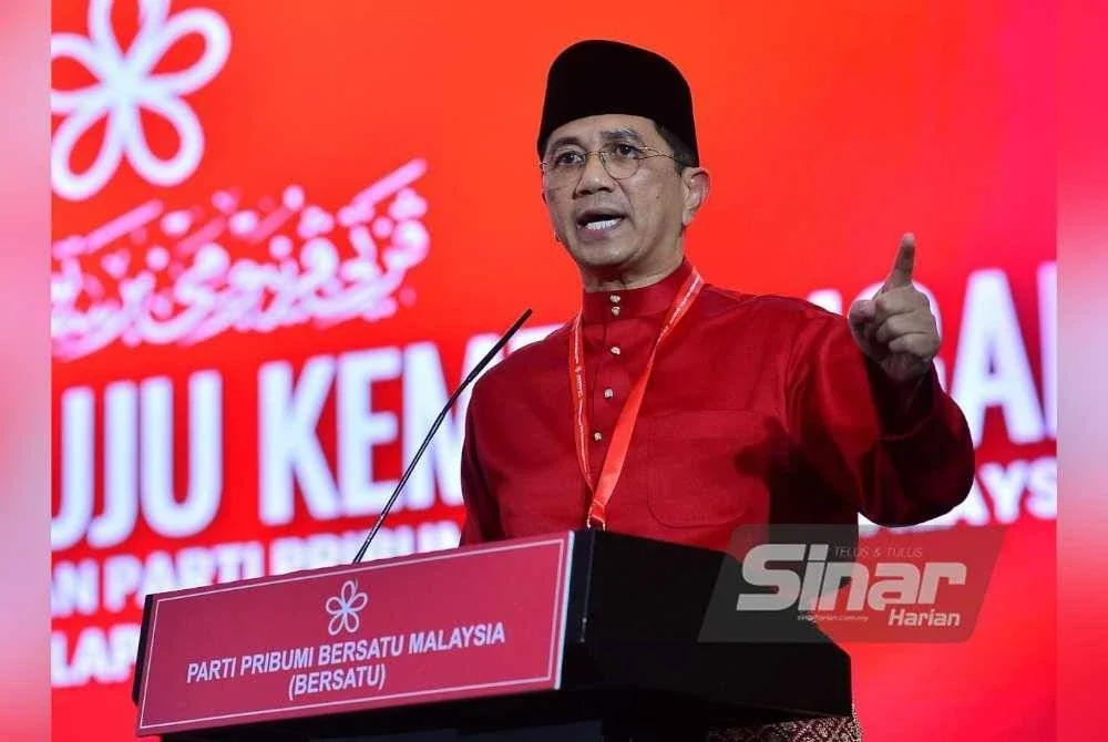 Mohamed Azmin ketika sesi penggulungan PAT Bersatu ke-8 di IDCC), Shah Alam pada Ahad. Foto Sinar Harian ASRIL ASWANDI SHUKOR.