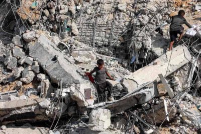 Sekurang-kurangnya 67 penduduk Palestin terbunuh pada Sabtu dalam serangan udara Israel ke atas kawasan bantuan dan zon yang sebelum ini ditandai sebagai “selamat” oleh tentera Israel. Foto fail AFP