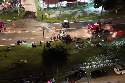 Dua pemandu cedera ringan selepas kenderaan yang dipandu mereka bertembung dalam kemalangan di Jalan Tanjung Minyak pada Sabtu.