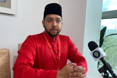 Harris Idaham ketika sidang media PAT Bersatu bertempat di IDCC, di sini pada Ahad.